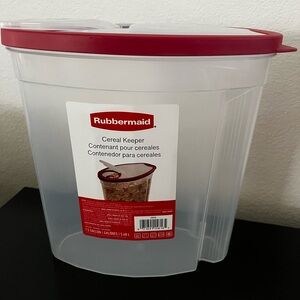 Rubbermaid Clear and Red 1.5 Gallon Food Storage Container